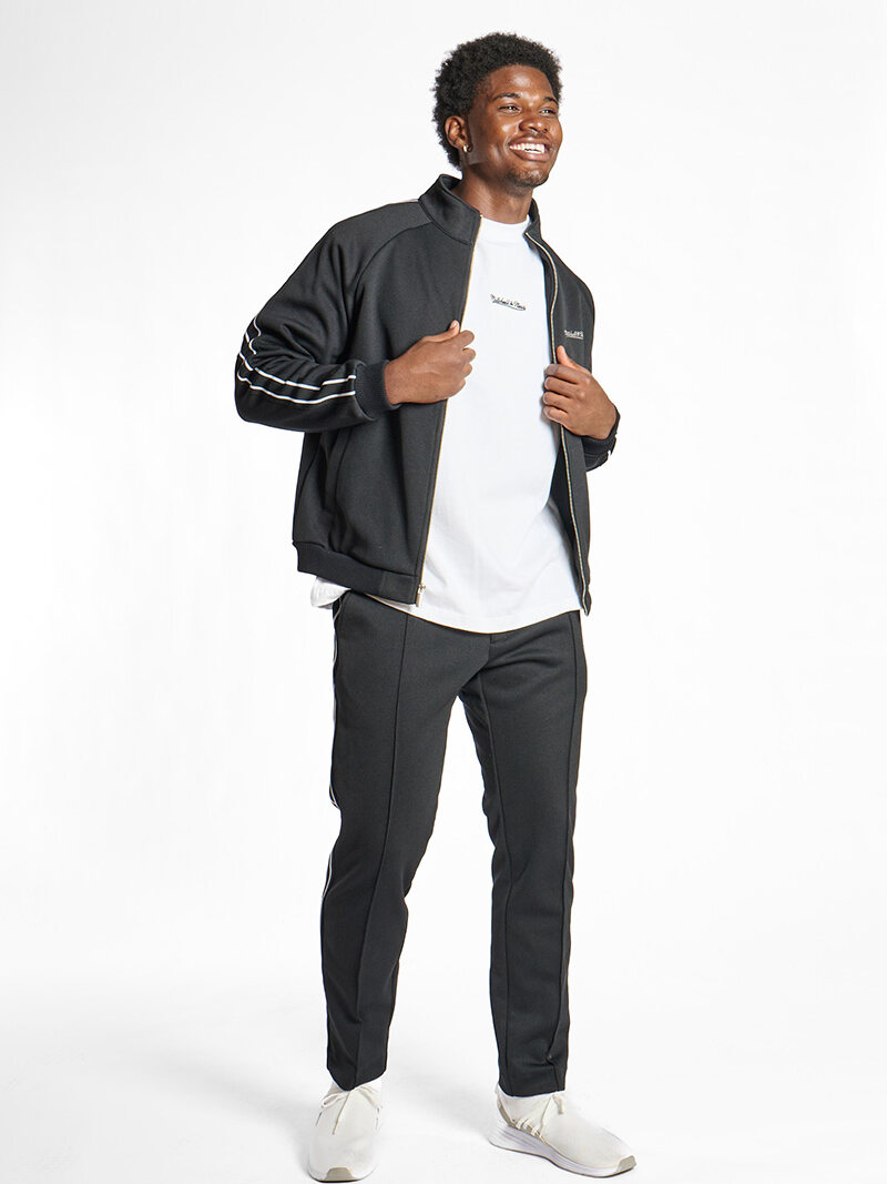 Mitchell & Ness Branded look 5