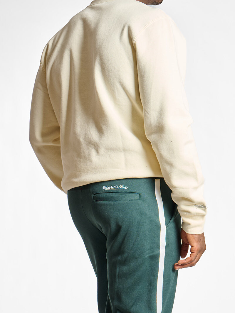 Mitchell & Ness Branded look 14